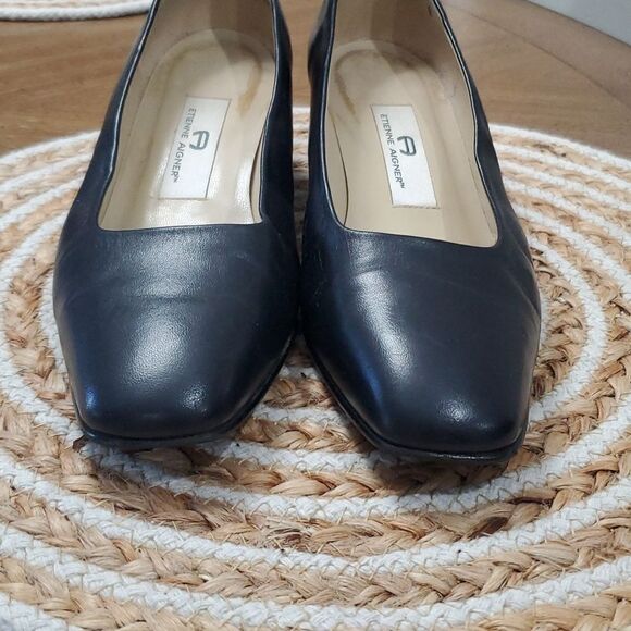Etienne Aigner Astoria Leather, Navy Pumps, Size 8W - Picture 4 of 9